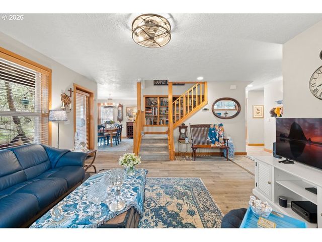 5700 BAREFOOT Ln, Pacific City, OR 97135