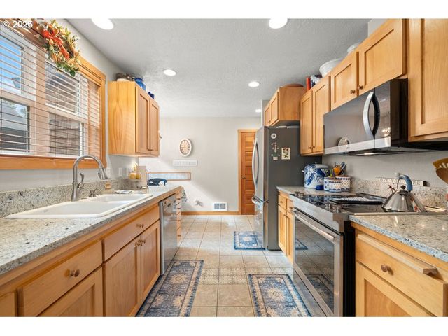 5700 BAREFOOT Ln, Pacific City, OR 97135