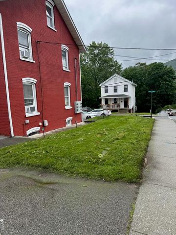 28 Davis 2, Beacon, NY 12508