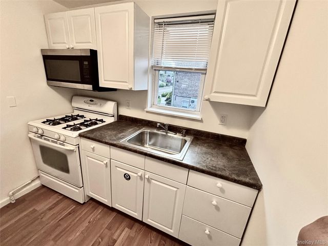 28 Davis 2, Beacon, NY 12508