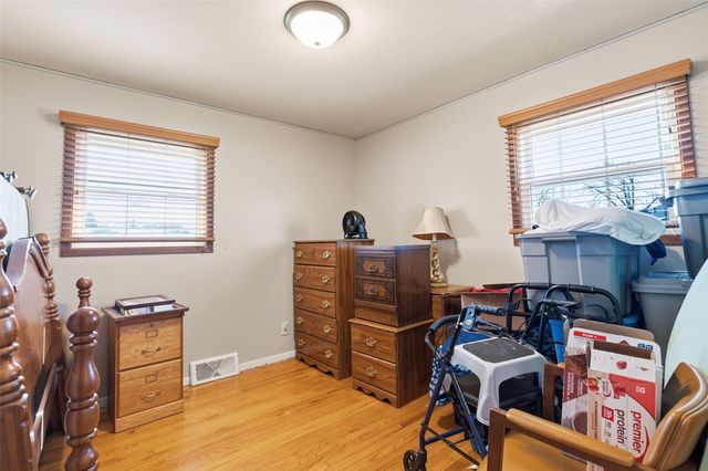 155 Oklahoma Avenue SW, Cedar Rapids, IA 52404