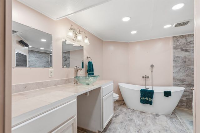 155 Oklahoma Avenue SW, Cedar Rapids, IA 52404