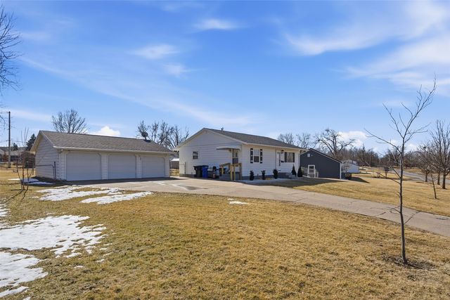 155 Oklahoma Avenue SW, Cedar Rapids, IA 52404