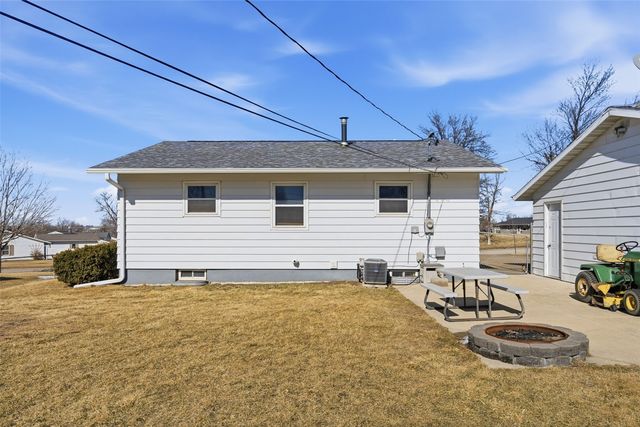 155 Oklahoma Avenue SW, Cedar Rapids, IA 52404