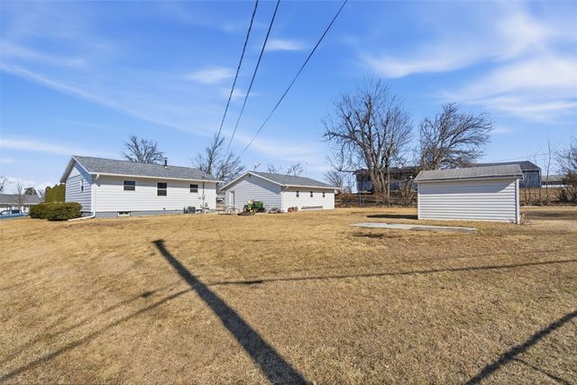 155 Oklahoma Avenue SW, Cedar Rapids, IA 52404