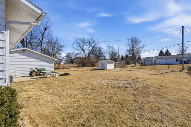 155 Oklahoma Avenue SW, Cedar Rapids, IA 52404