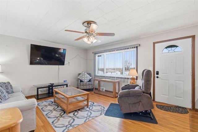 155 Oklahoma Avenue SW, Cedar Rapids, IA 52404