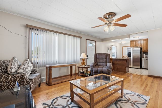 155 Oklahoma Avenue SW, Cedar Rapids, IA 52404