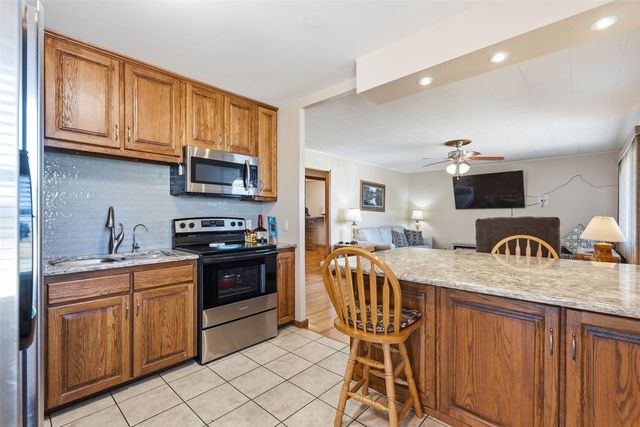 155 Oklahoma Avenue SW, Cedar Rapids, IA 52404