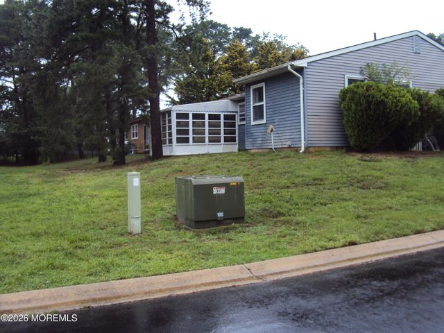13 Augusta Road, Whiting, NJ 08759