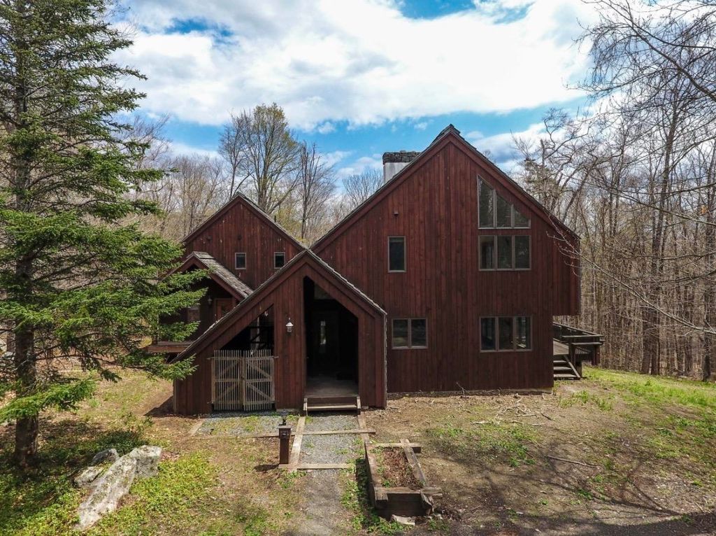 583 Hawk Spur Road, Plymouth, VT 05056