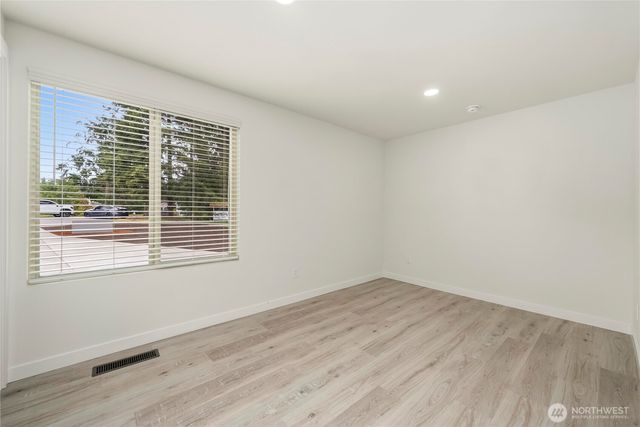 4905 Jenks Point Way E, Lake Tapps, WA 98391