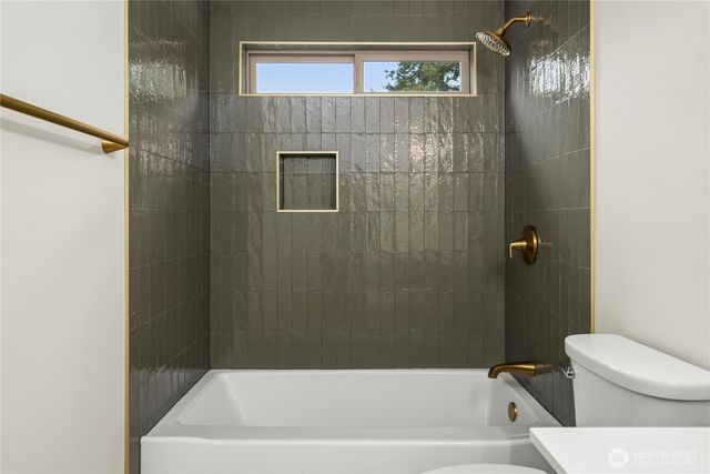 4905 Jenks Point Way E, Lake Tapps, WA 98391