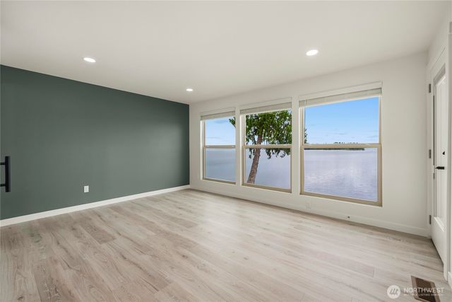 4905 Jenks Point Way E, Lake Tapps, WA 98391