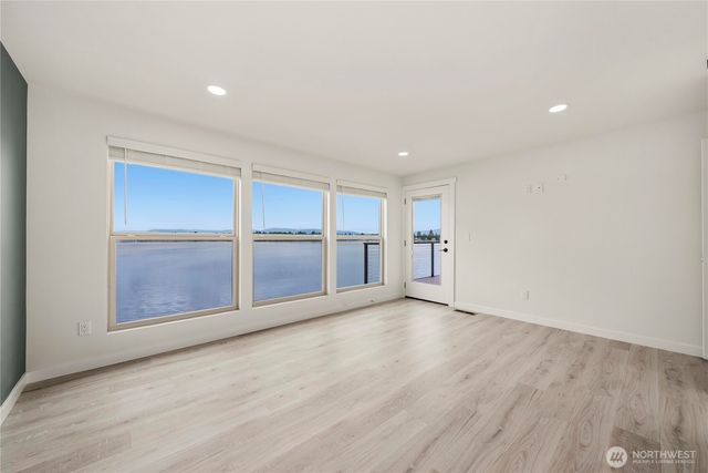 4905 Jenks Point Way E, Lake Tapps, WA 98391