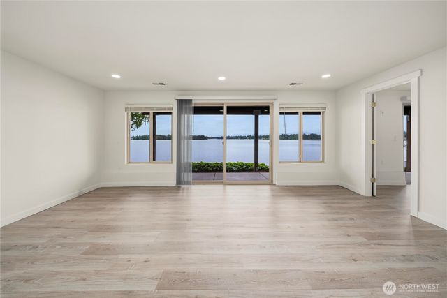 4905 Jenks Point Way E, Lake Tapps, WA 98391