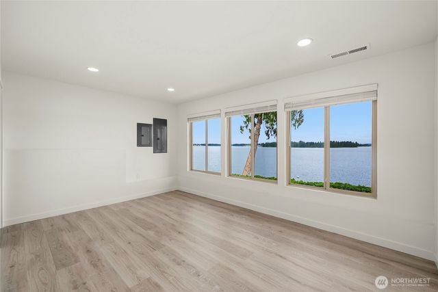 4905 Jenks Point Way E, Lake Tapps, WA 98391