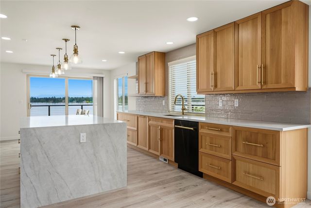4905 Jenks Point Way E, Lake Tapps, WA 98391