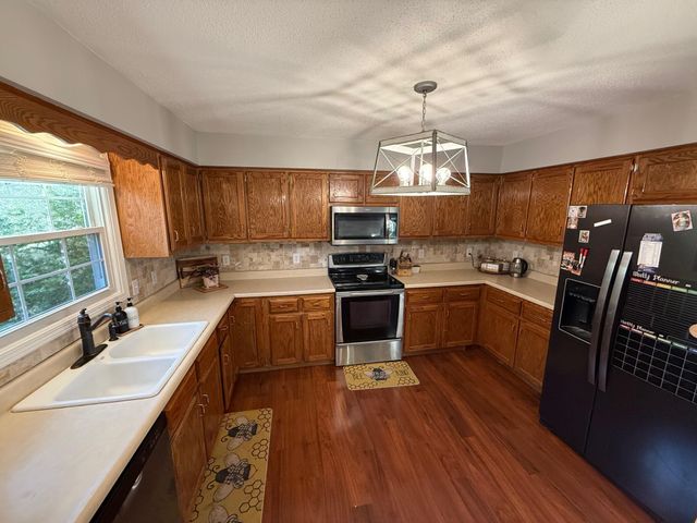 101 Rolling Ridge Drive, Berea, KY 40403