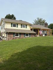 101 Rolling Ridge Drive, Berea, KY 40403