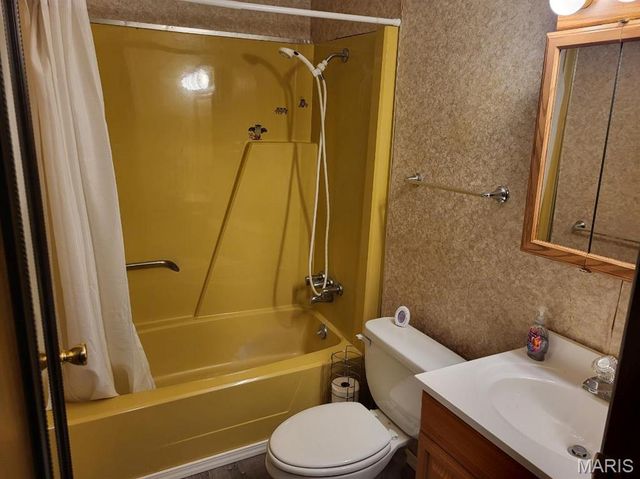 4940 Redwood Lane, Granite City, IL 62040