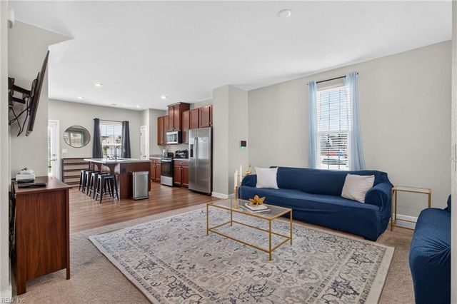 265 Goldenstar LN, Portsmouth, VA 23701