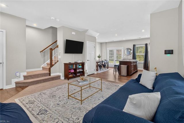 265 Goldenstar LN, Portsmouth, VA 23701