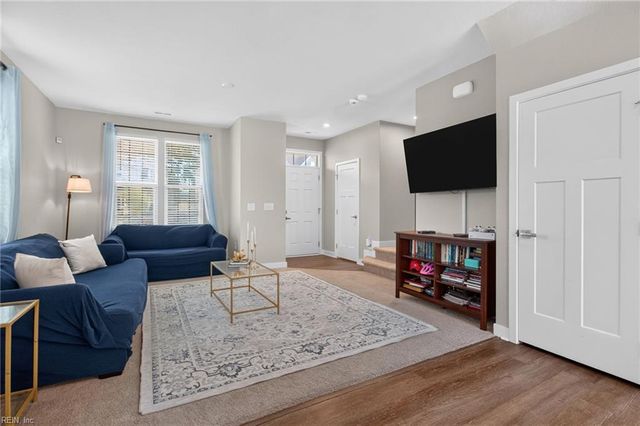 265 Goldenstar LN, Portsmouth, VA 23701