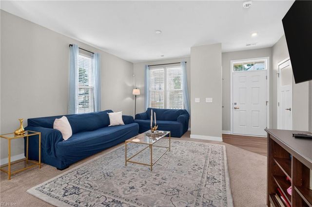 265 Goldenstar LN, Portsmouth, VA 23701