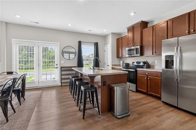 265 Goldenstar LN, Portsmouth, VA 23701