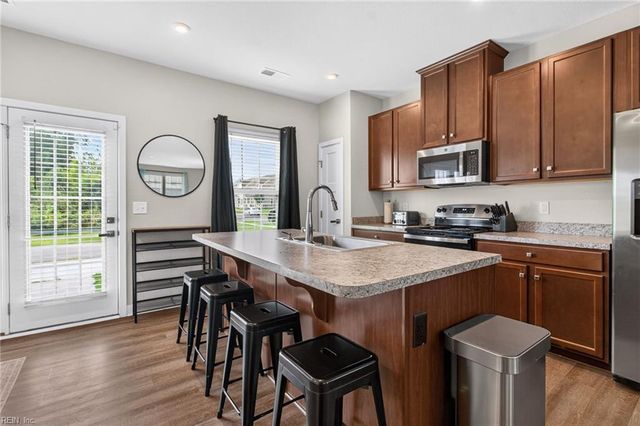 265 Goldenstar LN, Portsmouth, VA 23701