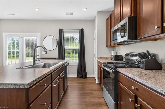 265 Goldenstar LN, Portsmouth, VA 23701