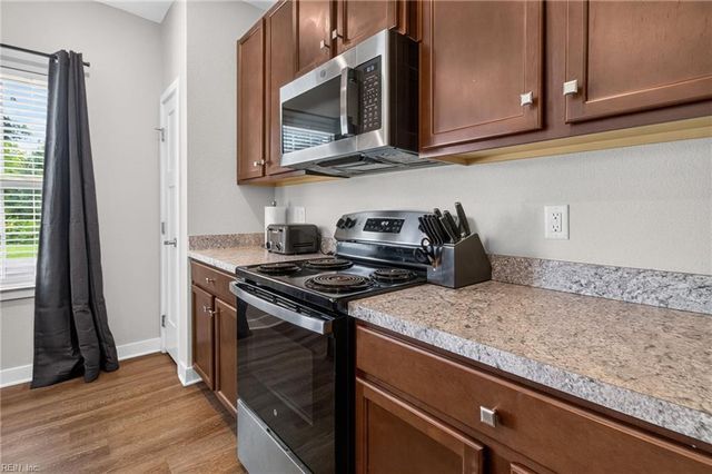 265 Goldenstar LN, Portsmouth, VA 23701