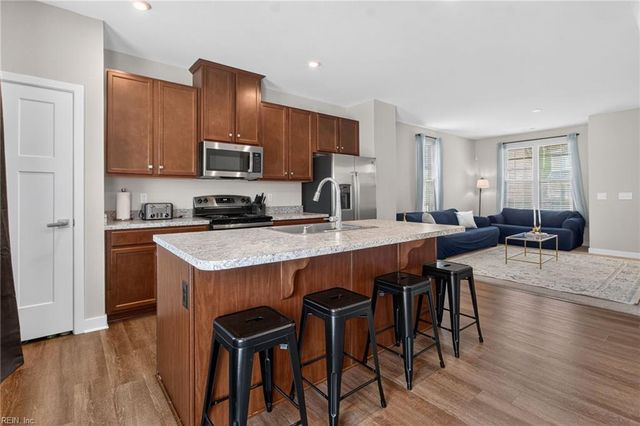 265 Goldenstar LN, Portsmouth, VA 23701