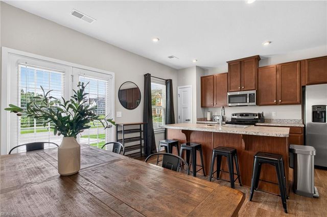 265 Goldenstar LN, Portsmouth, VA 23701