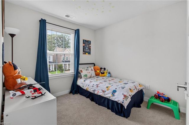 265 Goldenstar LN, Portsmouth, VA 23701