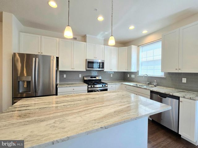 1045 CHAPMAN CIR, Hatfield, PA 19440