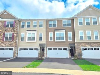 1045 CHAPMAN CIR, Hatfield, PA 19440