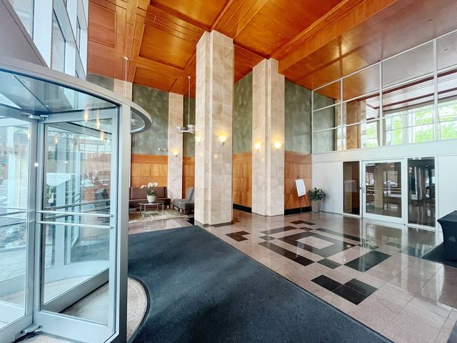 1122 N Clark Street 1702, Chicago, IL 60610