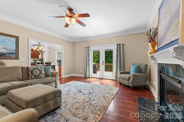 220 Lake Dale Court, Clemmons, NC 27012