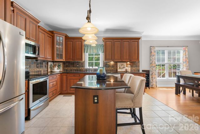220 Lake Dale Court, Clemmons, NC 27012