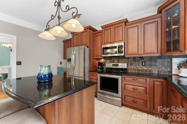 220 Lake Dale Court, Clemmons, NC 27012