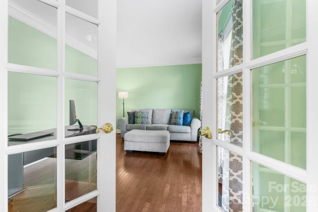 220 Lake Dale Court, Clemmons, NC 27012