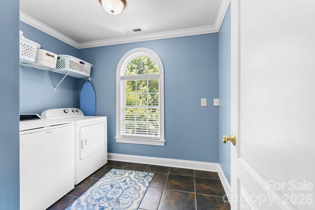 220 Lake Dale Court, Clemmons, NC 27012