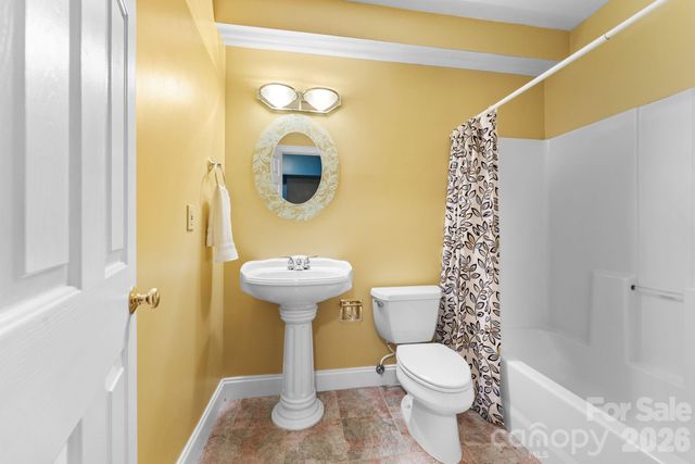 220 Lake Dale Court, Clemmons, NC 27012