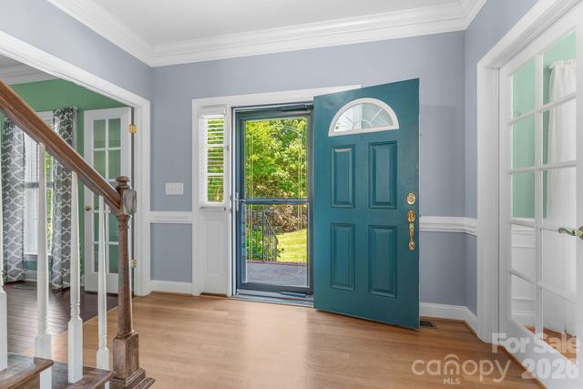 220 Lake Dale Court, Clemmons, NC 27012