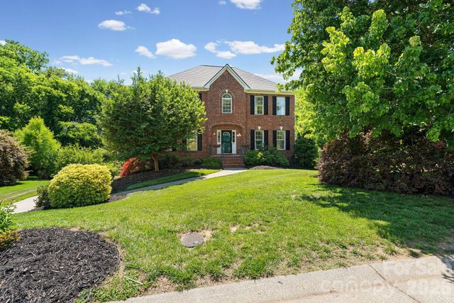 220 Lake Dale Court, Clemmons, NC 27012