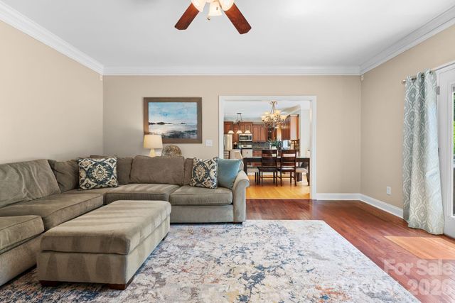 220 Lake Dale Court, Clemmons, NC 27012