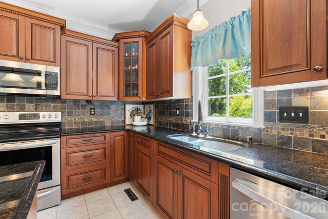 220 Lake Dale Court, Clemmons, NC 27012