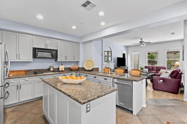 3329 Wild Oak LN, Escondido, CA 92027